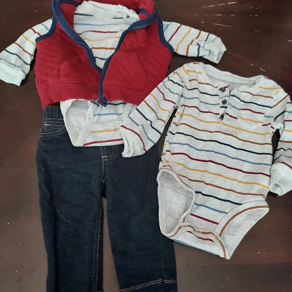 Carter's Baby Boy 4-Piece Doubleknit Vest Set in Size 9M